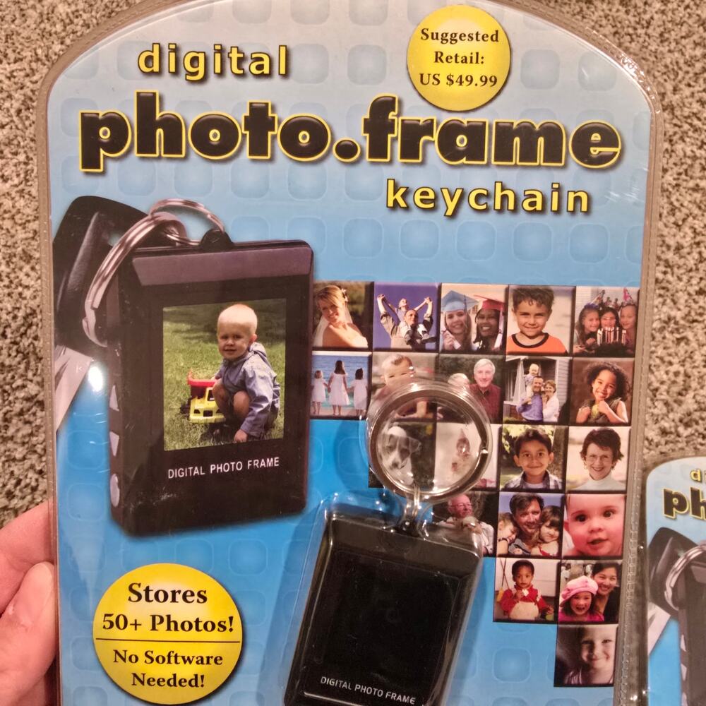 NEW Bundle of 2 Star Innovations Digital Photo Frame Keychains - Picture 3 of 5